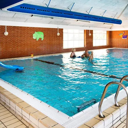 5 Person In Romo-by Traum *