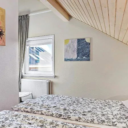 5 Person In Romo-by Traum *