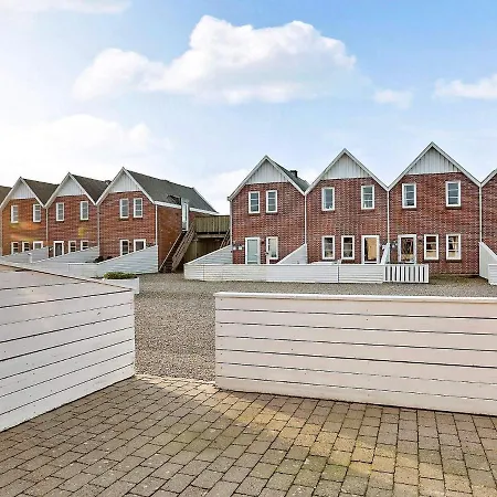 5 Person In Romo-by Traum Sønderby