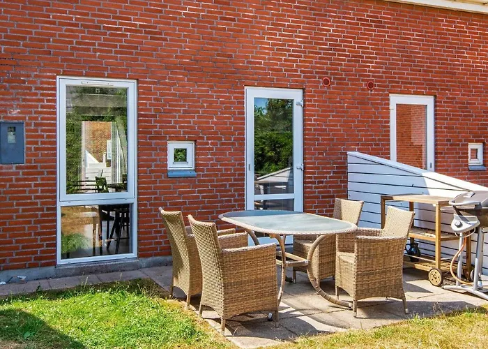 5 Person In Romo-by Traum * Sønderby