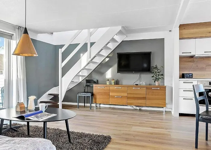 5 Person In Romo-by Traum Sønderby