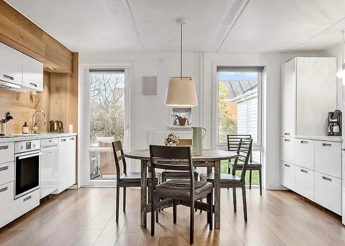 5 Person In Romo-by Traum Sønderby