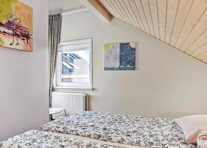 5 Person In Romo-by Traum *