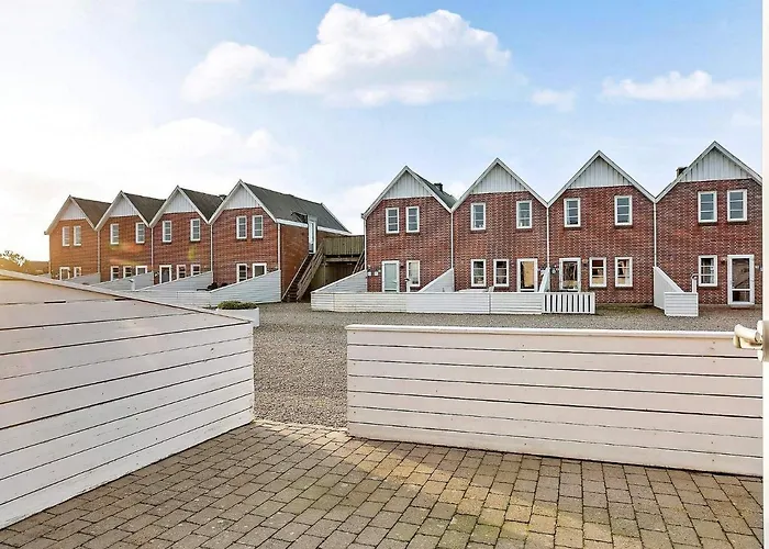 5 Person In Romo-by Traum Sønderby