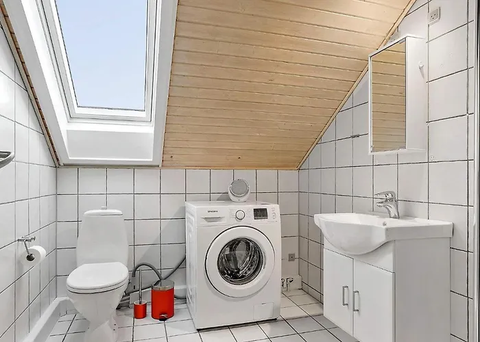 5 Person In Romo-by Traum